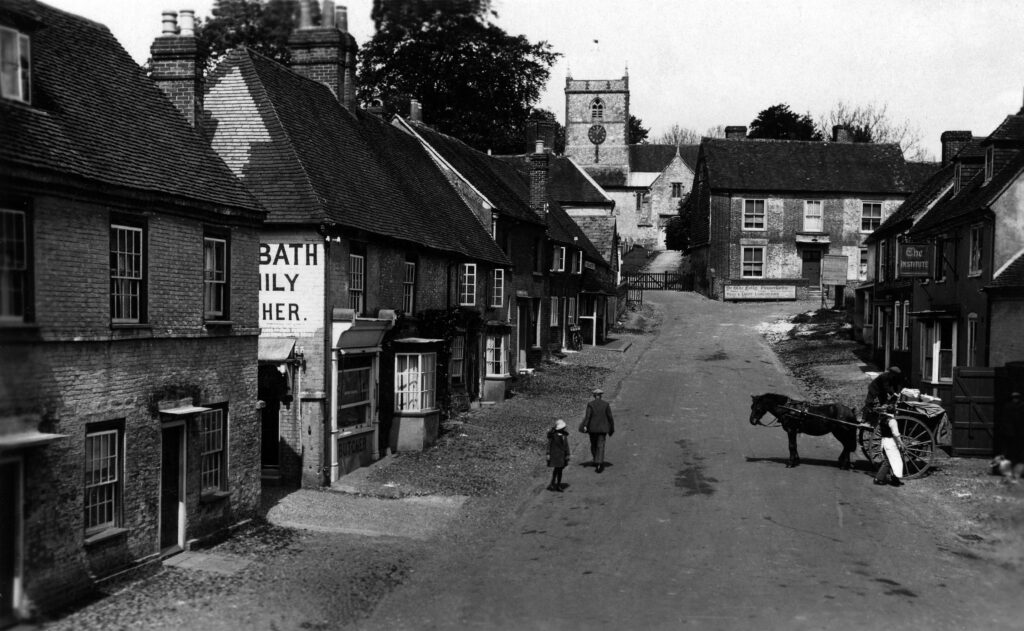 high-street-looking-towards-church-c1900